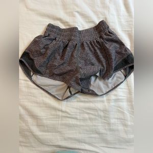 Lululemon hotty hot short 2.5”